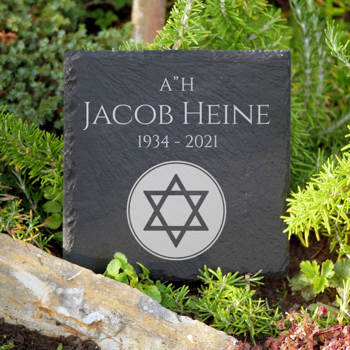 Grabtafel mit Gravur eines jüdischem Davidstern und Inschrift | MEMORIAM Gedenktafeln.