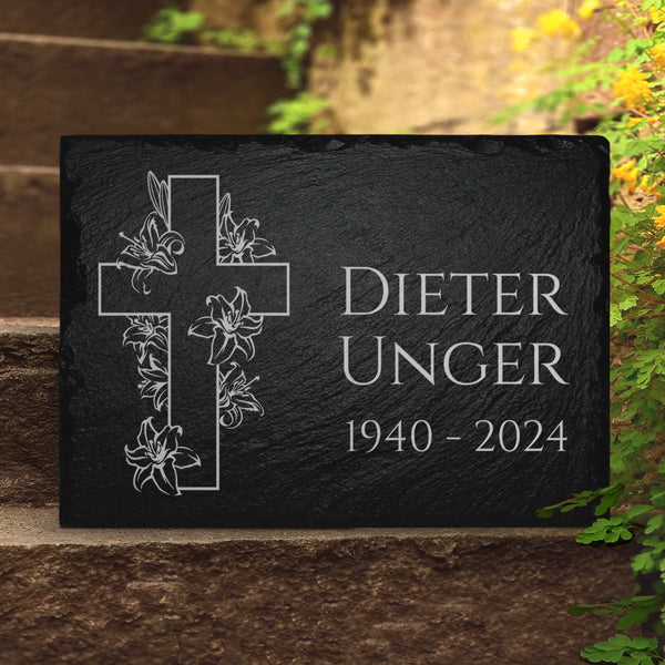 Laden Sie das Bild in den Galerie-Viewer, Guenstige Grab Gedenktafel 40x30 cm mit Kreuz | MEMORIAM.