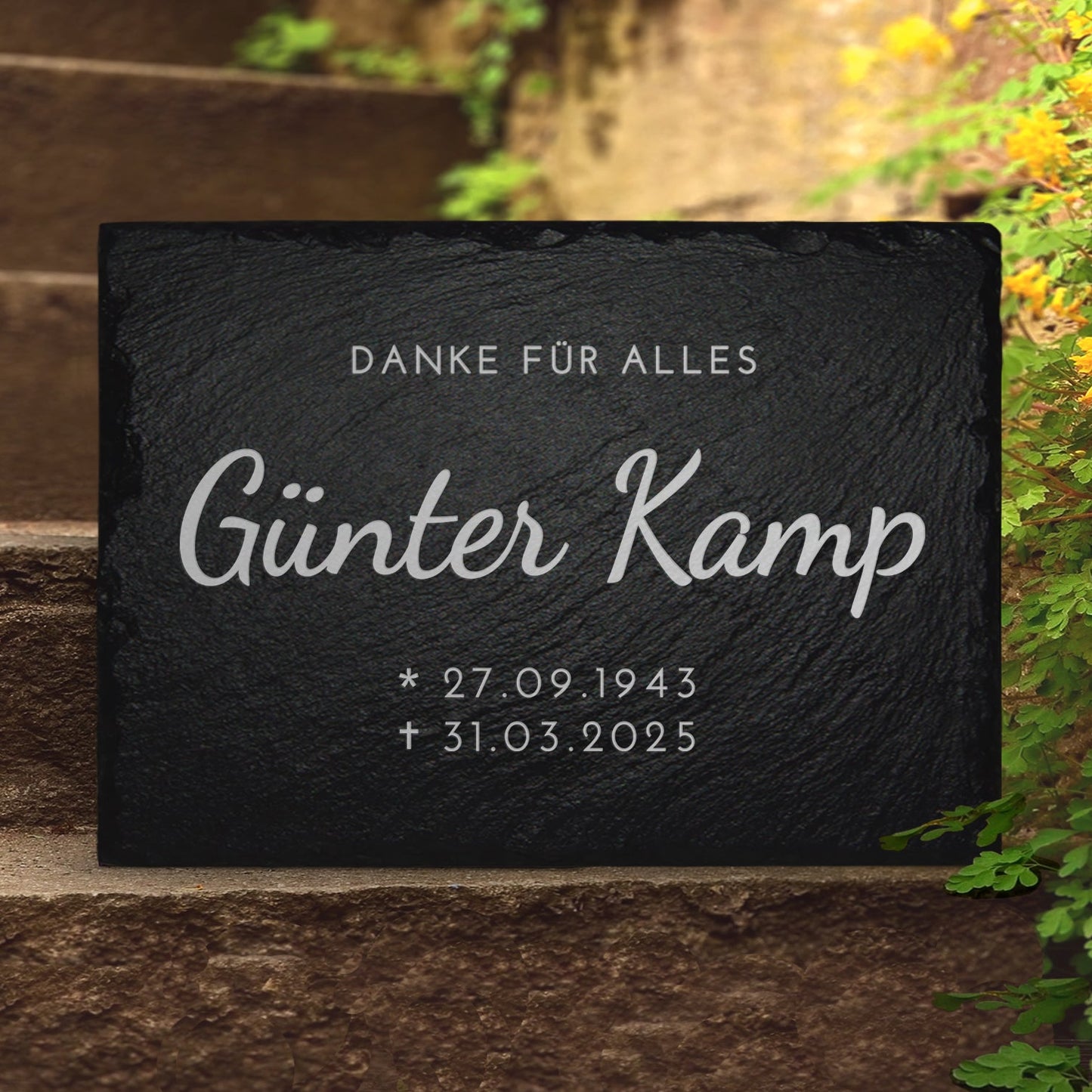Kleine Einzelgrab-Grabplatte von MEMORIAM - direkt nach Beerdigung am Grab errichten.