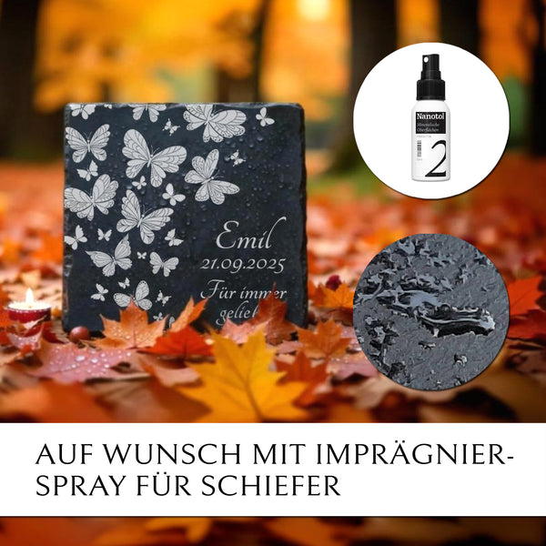 Laden Sie das Bild in den Galerie-Viewer, Grabplatte mit Schmetterlinge Gravur und Beschriftung. Aus hochwertigem Schiefer mit ImprÀgnierung. Mit MEMORIAM einfach online kaufen.