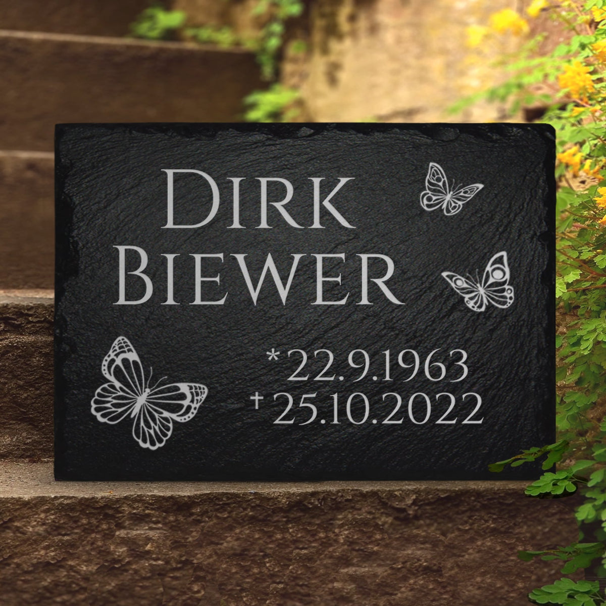 Grabplatte mit Schmetterlingen & Inschrift | MEMORIAM Gedenktafeln.