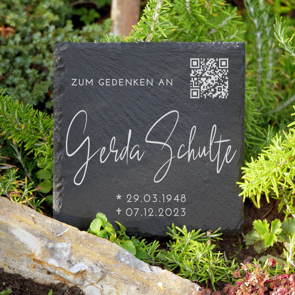 Laden Sie das Bild in den Galerie-Viewer, Grabstein Platte aus Schiefer mit QR-Code für Gedenkseite | MEMORIAM Gedenktafeln