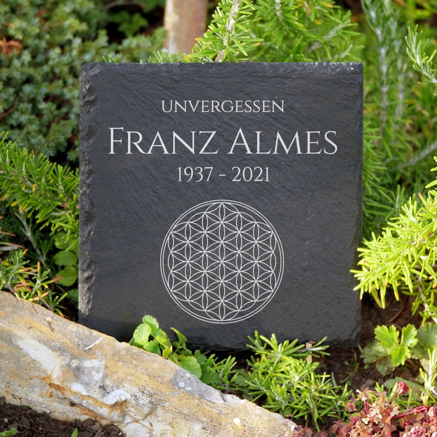 Einzelgrab Grabplatte 30x30 cm inkl. Lebensblume Design & Gravur | MEMORIAM Gedenktafeln.