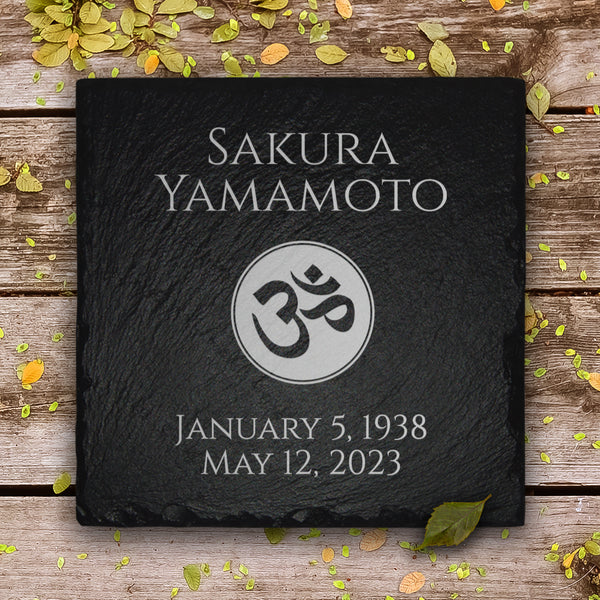 Laden Sie das Bild in den Galerie-Viewer, Grab- & Gedenkstein OM 20x20 cm inkl. Inschrift von MEMORIAM.