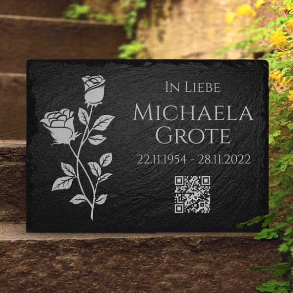 Laden Sie das Bild in den Galerie-Viewer, Schiefer Grabplatte mit Rosen-Gravur & QR-Code für digitale Gedenkseite von MEMORIAM
