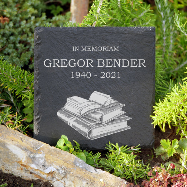Laden Sie das Bild in den Galerie-Viewer, Trauer- & Gedenktafel mit Bücher Gravur online bestellen | MEMORIAM.