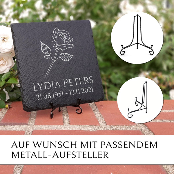 Laden Sie das Bild in den Galerie-Viewer, Trauerstein aus Schiefer mit Rose Gravur & Inschrift im Maß 25x25 cm. Von MEMORIAM Gedenktafeln.