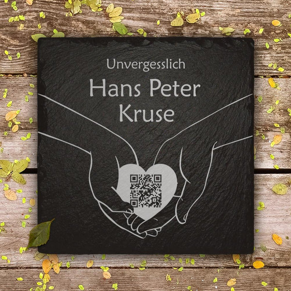 Laden Sie das Bild in den Galerie-Viewer, Trauerstein aus Schiefer mit QR Code & Beschriftung von MEMORIAM Gedenktafeln