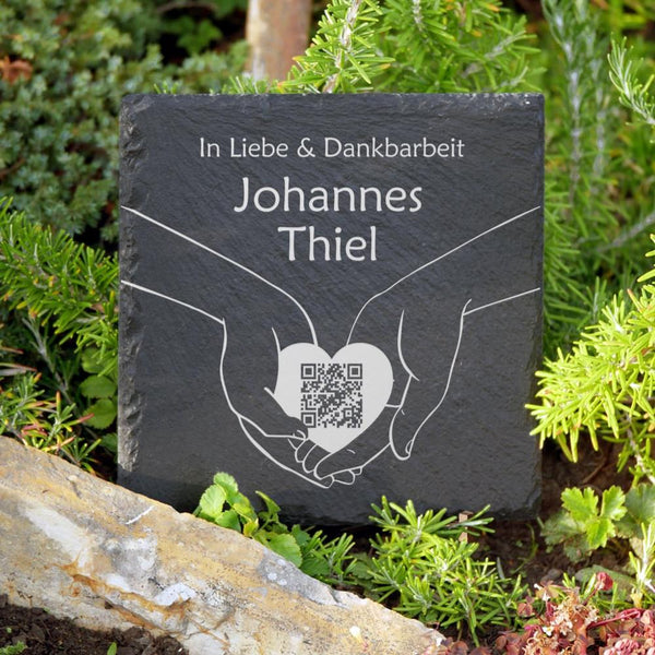 Laden Sie das Bild in den Galerie-Viewer, Trauerstein aus Schiefer mit QR-Code für Gedenkseite | MEMORIAM Gedenktafeln