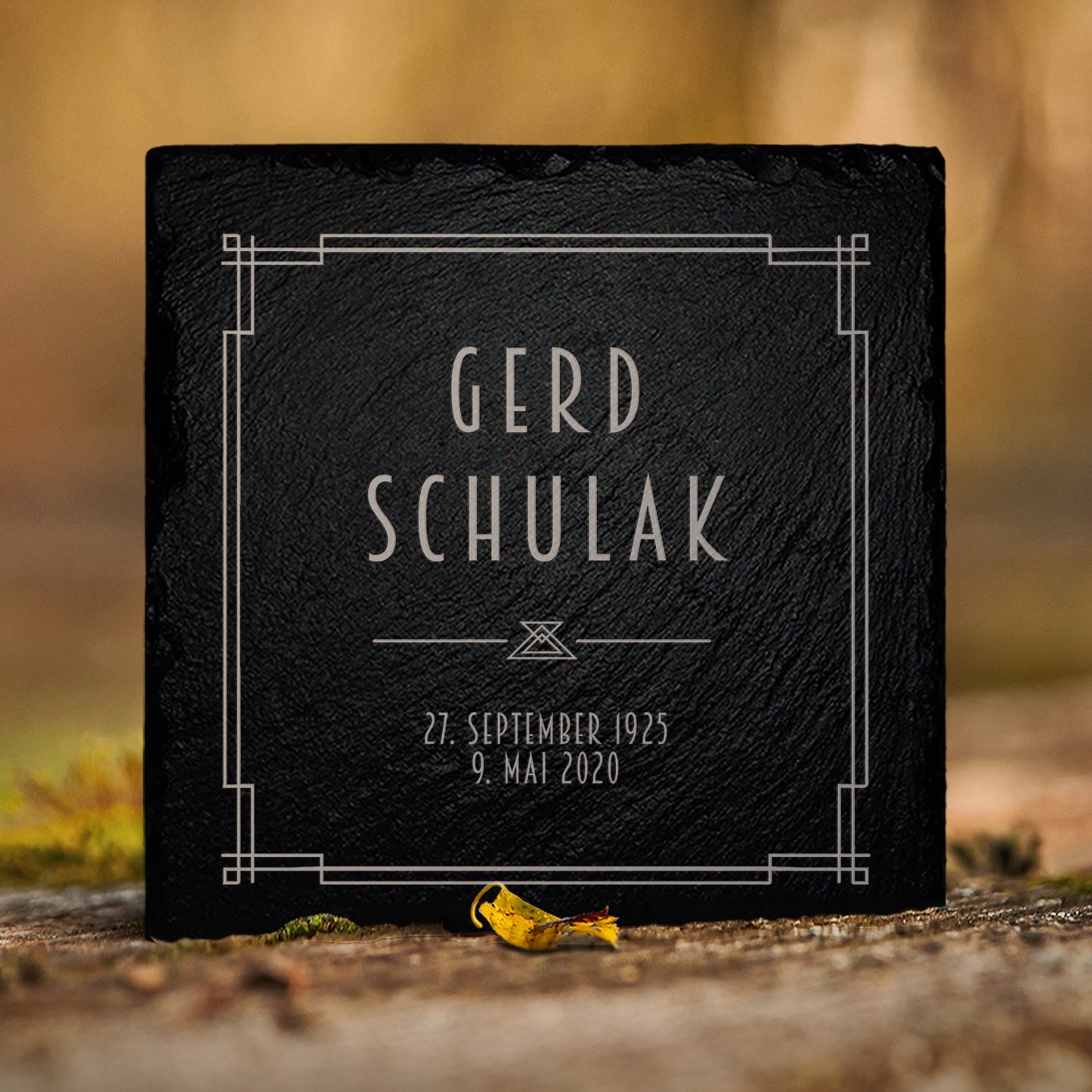 Urnengrabstein 30x30 cm aus Schiefer inkl. Gravur und Text nach Wunsch von MEMORIAM Gedenktafeln.