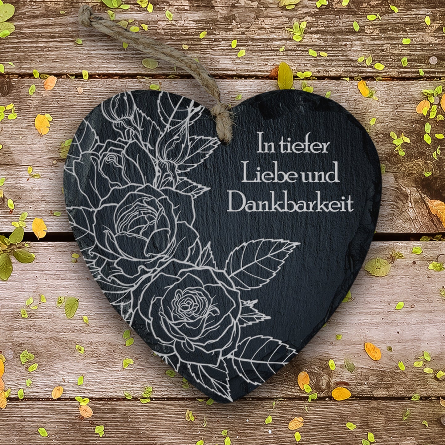 Wetterfester Schiefer Herz Grabschmuck. Mit Rose Gravur und Trauerspruch.