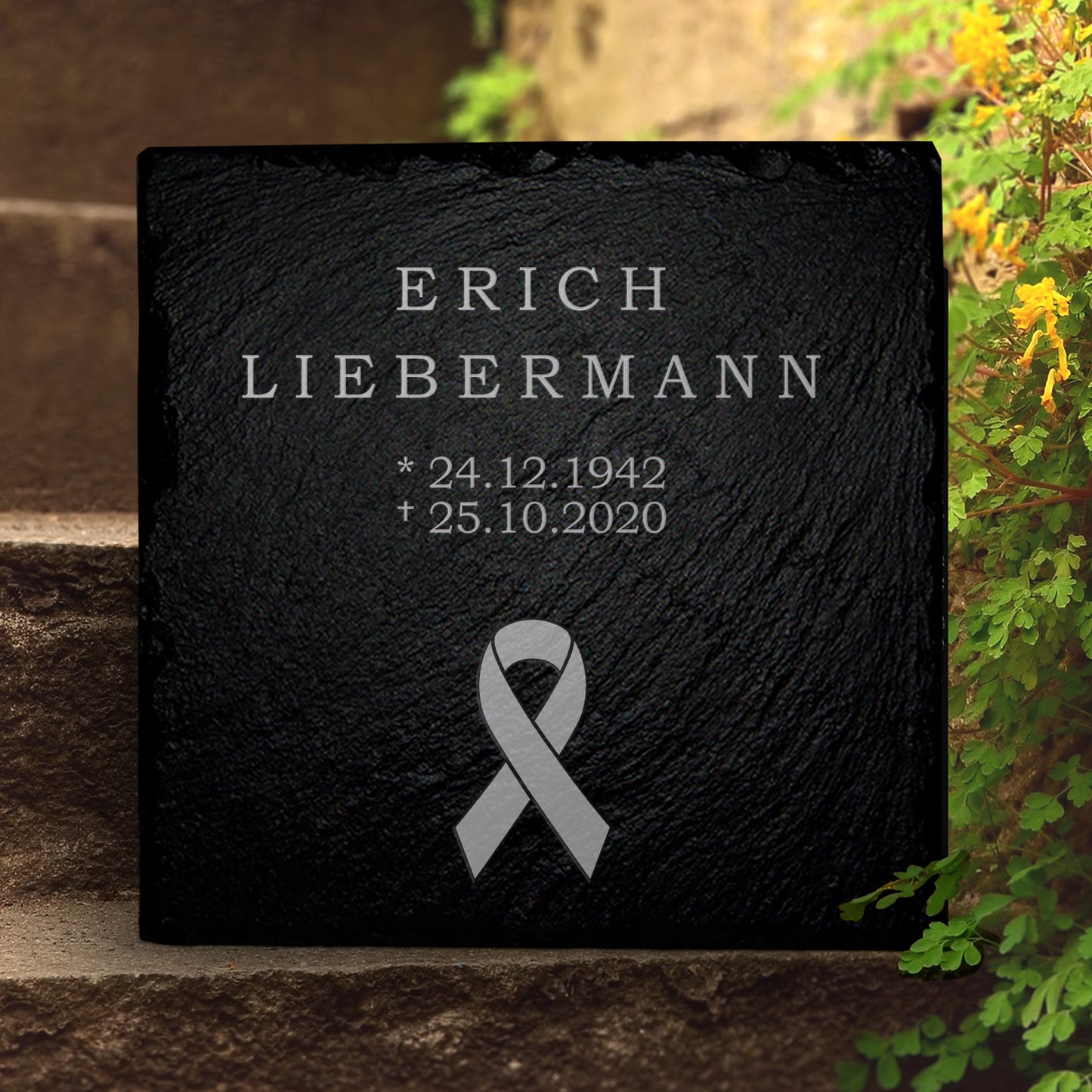 Grab Gedenktafel 30x30 cm. Direkt nach der Beisetzung platzierbar. Von MEMORIAM.
