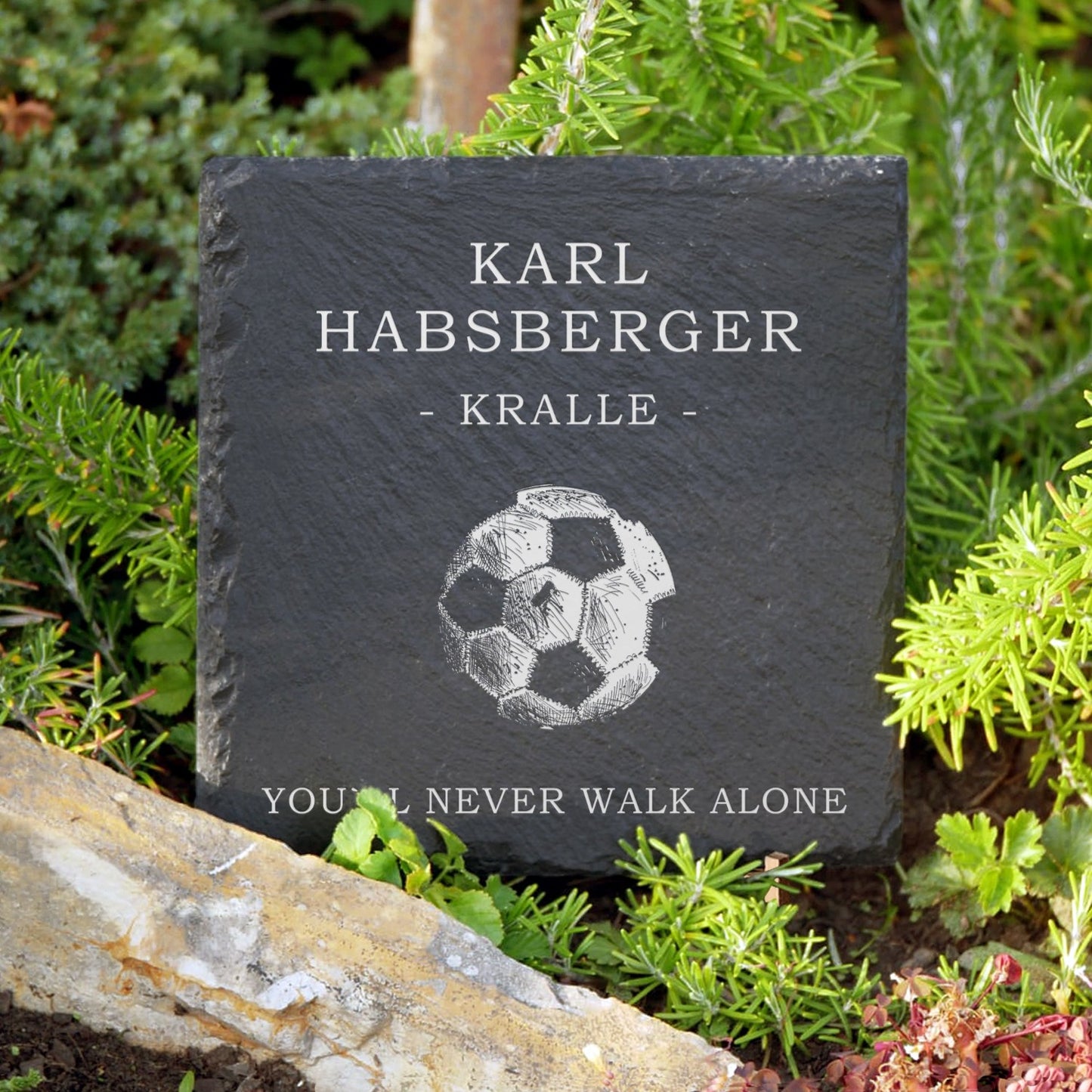 Gedenk- & Trauerstein mit Fußball Gravur online bestellen | MEMORIAM.