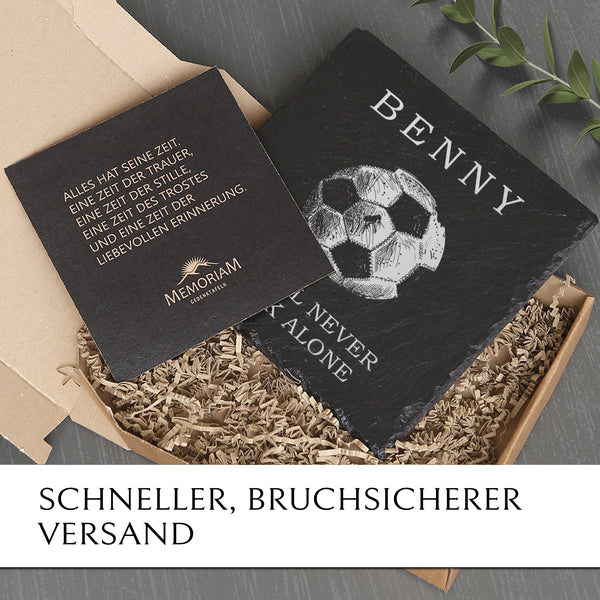 Laden Sie das Bild in den Galerie-Viewer, Gedenk- &amp; Trauerstein aus Schiefer mit Fussball Gravur online kaufen | MEMORIAM.
