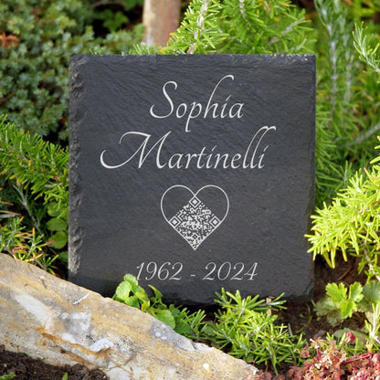 Gedenktafel aus Schiefer mit QR-Code für digitale Gedenkseite | Von MEMORIAM 