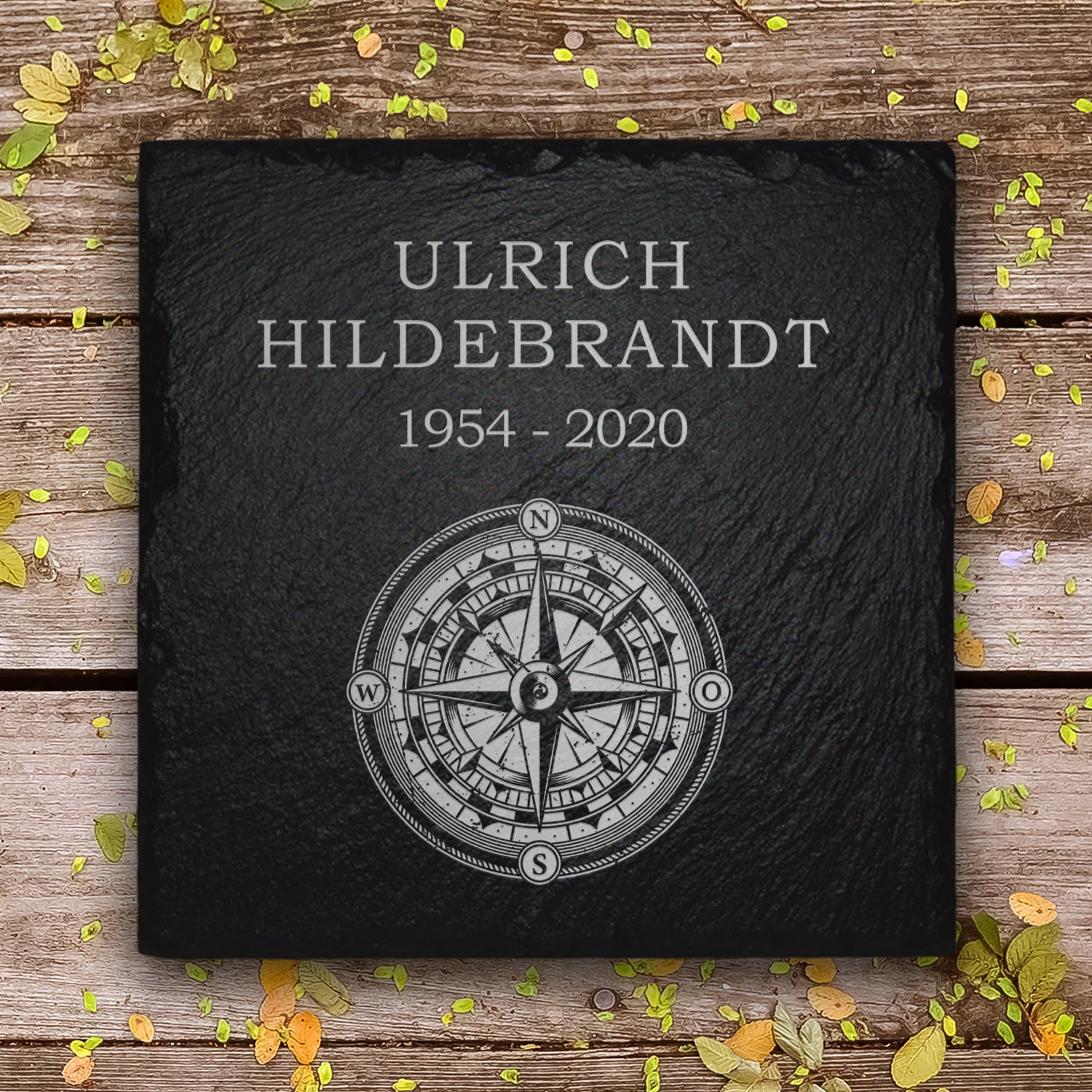 Urnengrab Grabsteinplatte mit Kompass online bestellen bei MEMORIAM. 