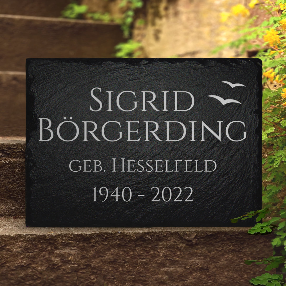 Trauer- & Gedenkstein 30x40 mit Flügel & Name online bestellen | MEMORIAM.