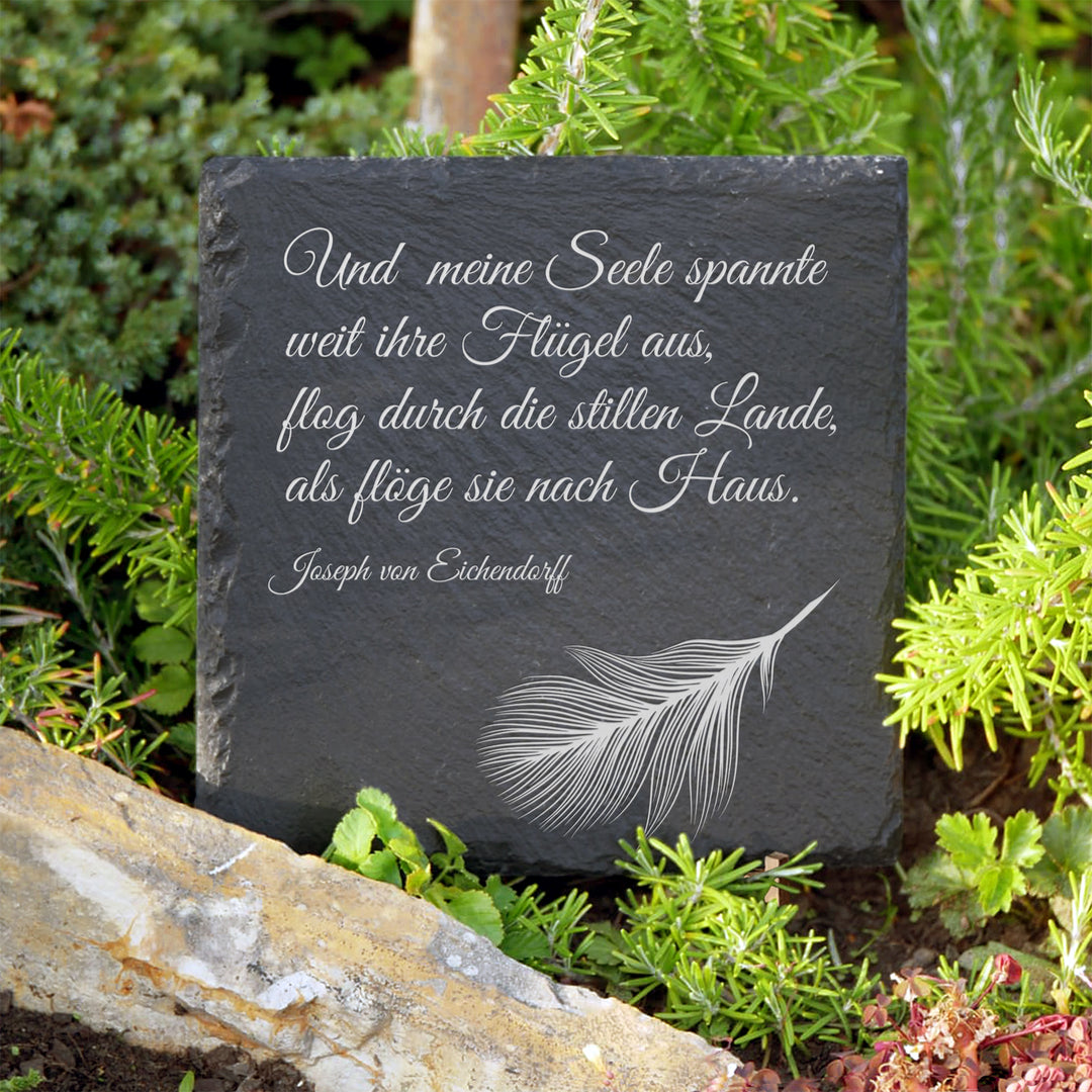 Liebevoller Grabschmuck aus Schiefer von MEMORIAM Gedenktafeln | Design Feder.