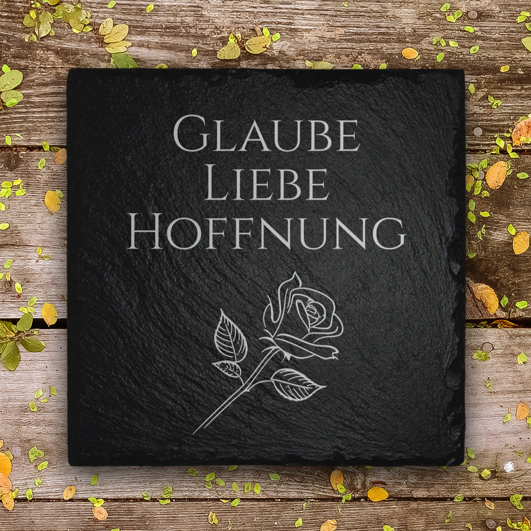 Grabschmuck “Glaube Liebe Hoffnung“ aus Schiefer von MEMORIAM. 
