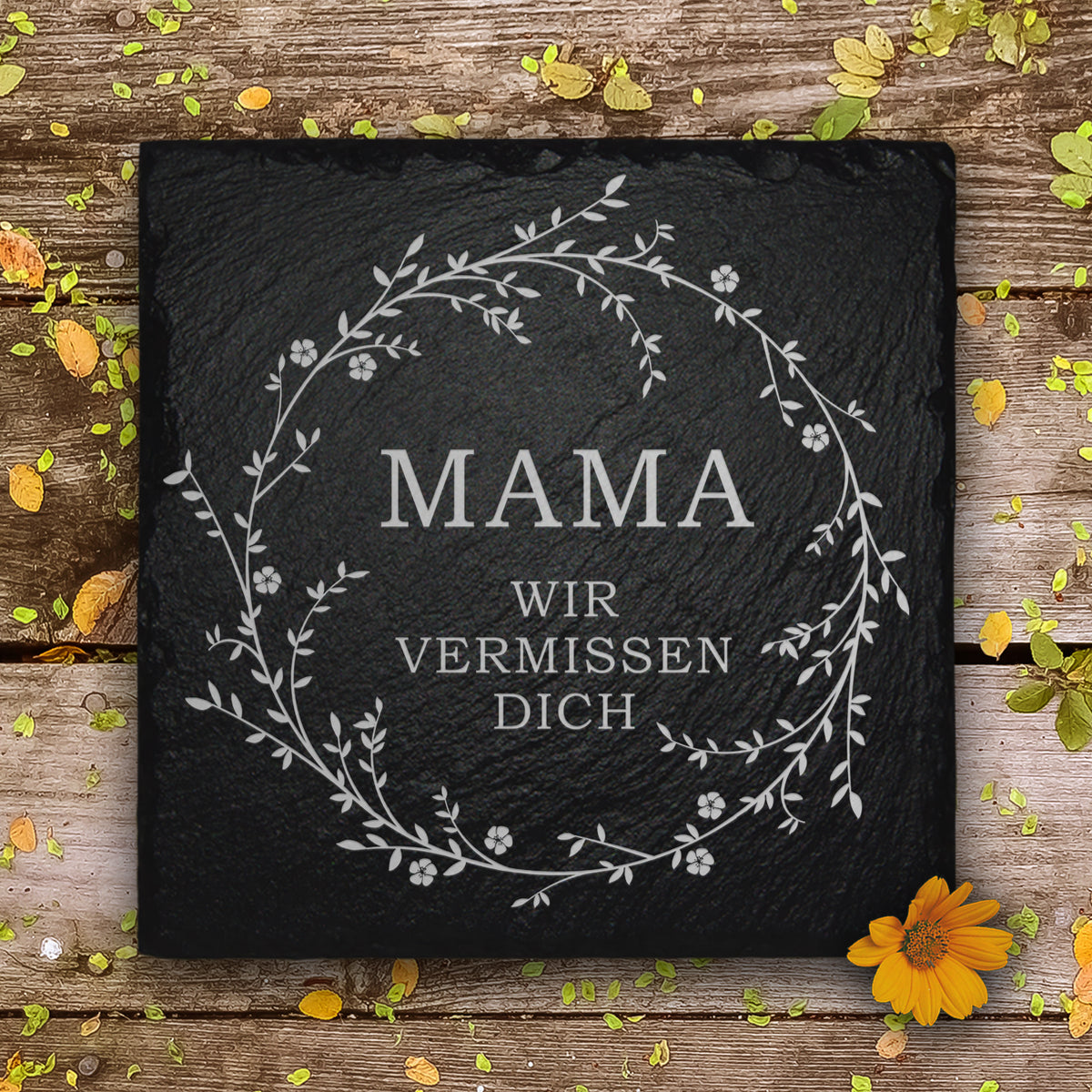 Grabschmuck "Mama" - zur liebevollen Erinnerung am Grab. Mit MEMORIAM online bestellen.