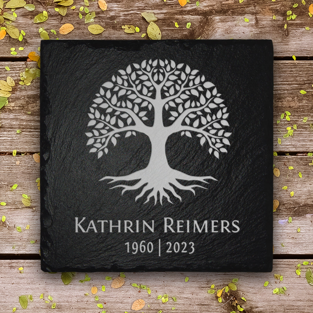 Urnen- und Baumgrab Grabstein aus Schiefer mit Baum Motiv | Von MEMORIAM. 