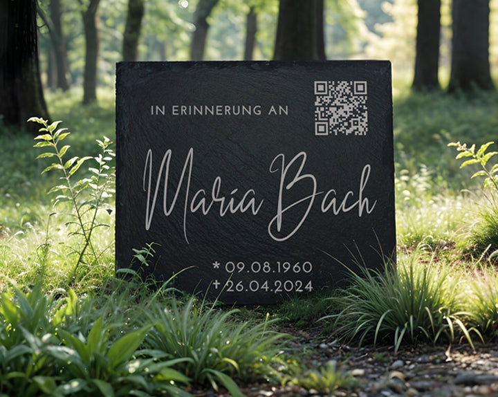 Grabtafel mit QR-Code für digitale Gedenkseite von MEMORIAM Gedenktafeln