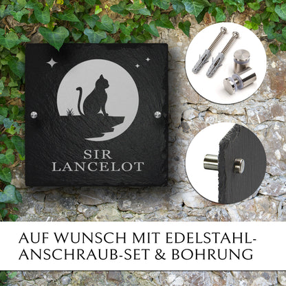 Katzengrabstein mit Gravur und Wand-Befestigung von MEMORIAM Gedenktafeln.