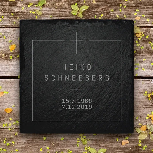 Urnengrab Grabplatte aus Schiefer mit Kreuzrahmen und Inschrift von MEMORIAM Gedenktafeln.