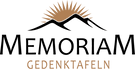 Logo von Memoriam Gedenktafel. Berge mit einer aufgehenden Sonne dahinter