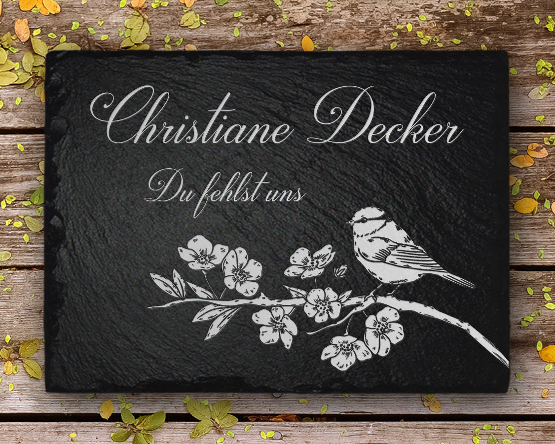 Grabschmuck personalisiert mit Name und Gravur aus Schiefer von MEMORIAM.