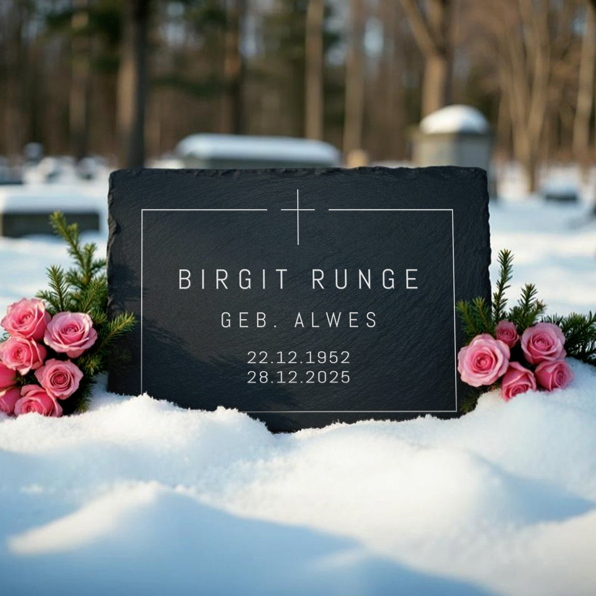 Urnengrab Grabplatte 40x30 cm. Aus Schiefer mit Kreuzrahmen Design und Inschrift | MEMORIAM Gedenktafeln.
