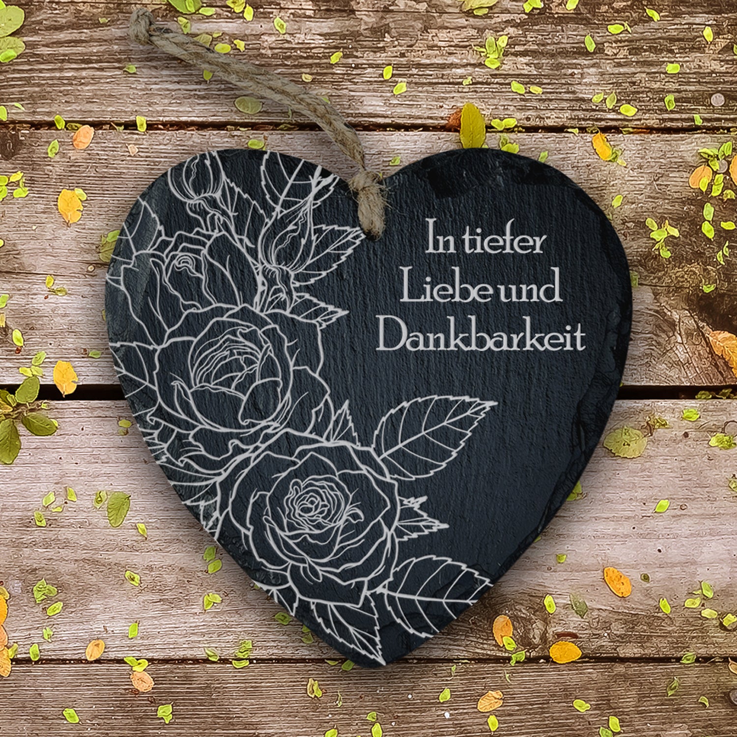 Wetterfester Schiefer Herz Grabschmuck. Mit Rose Gravur und Trauerspruch.
