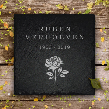 Grabplatte Rose für Erd- und Urnengrab. Aus Schiefer mit Gravur und Inschrft | MEMORIAM Gedenktafeln.